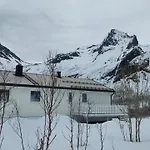 On Senja بيت للعطل