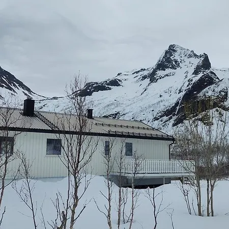 On Senja Semesterbostad