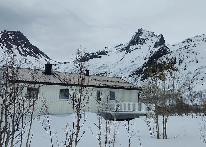 On Senja Semesterbostad